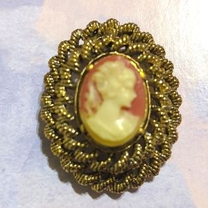 Vintage Signed Gerrys Antique Gold Tone Cameo Brooch